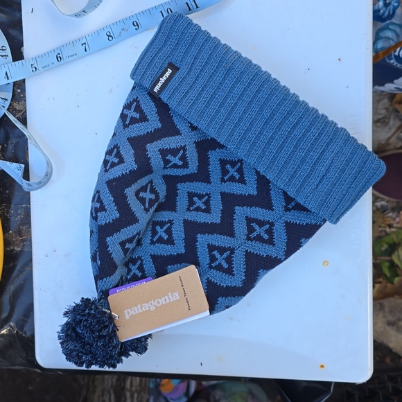 PATAGONIA Powder Town Beanie Pom Blue Wavy Pinecone Pattern Winter Hat NWT - Picture 3 of 7